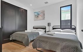 Design House -Heated Pool -Big Yard -Gated Parking