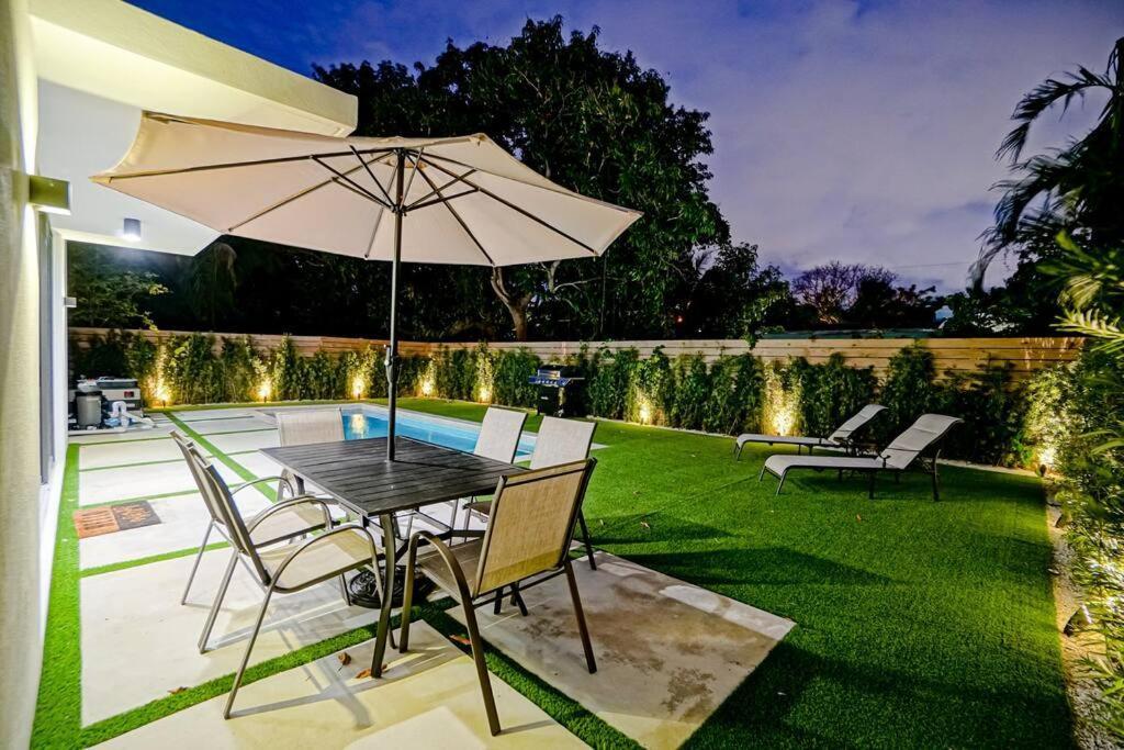 Design House -Heated Pool -Big Yard -Gated Parking Villa Miami Exterior photo