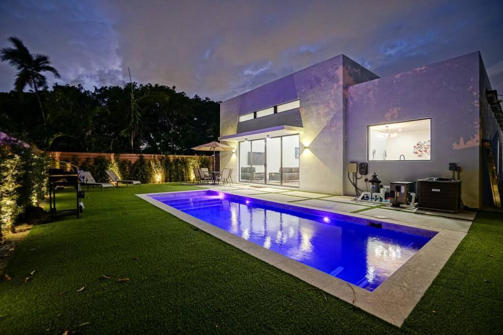 Design House -Heated Pool -Big Yard -Gated Parking Villa Miami Exterior photo