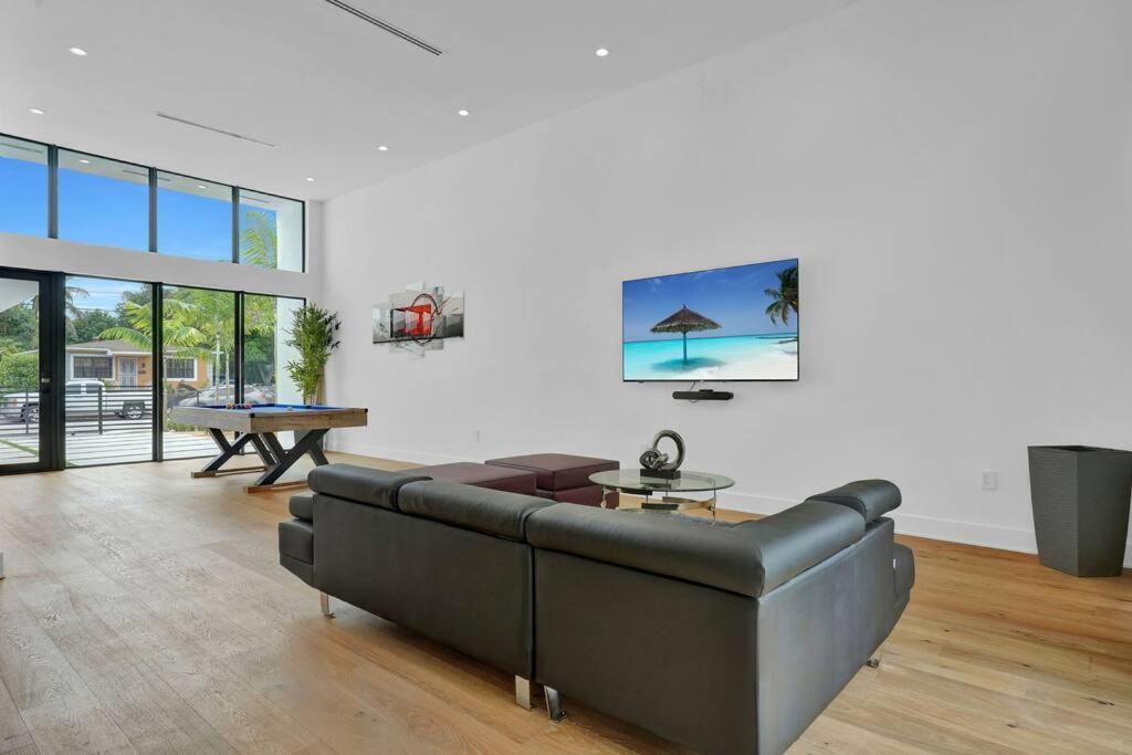 Design House -Heated Pool -Big Yard -Gated Parking Villa Miami Exterior photo